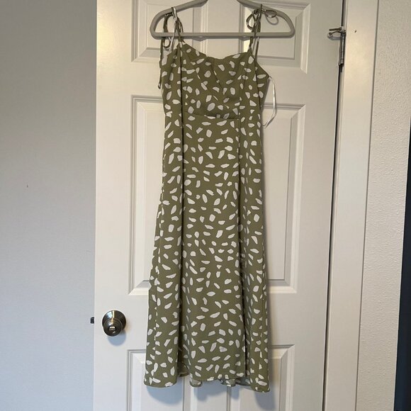 Lulu's Spotted Green Midi-Dress - Picture 2 of 3